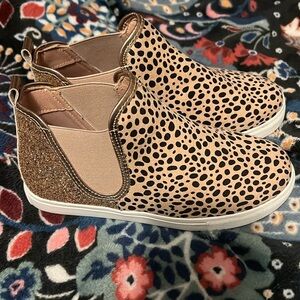 Kids size 4 booties worn one time